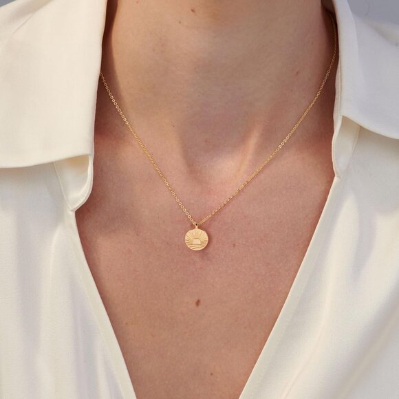 ⚡Gold Sun Pendant Necklace for Women Minimalist Sunrise Jewelry Gift Idea - Picture 4 of 8